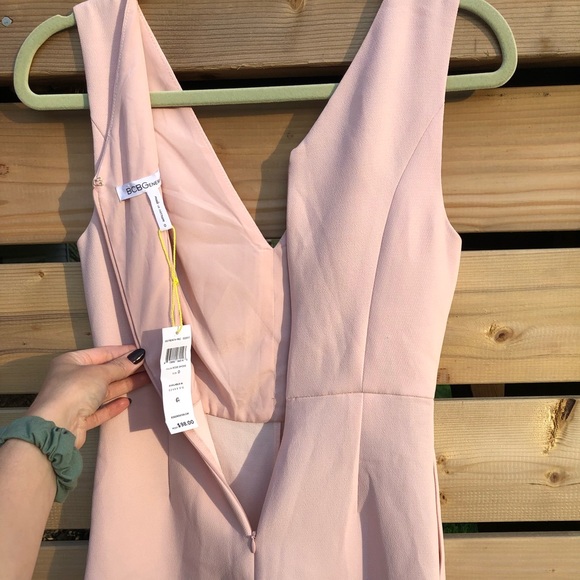 BCBGeneration Simple V romper/ jumpsuit in bide rose smoke. Size 0. - Picture 5 of 15